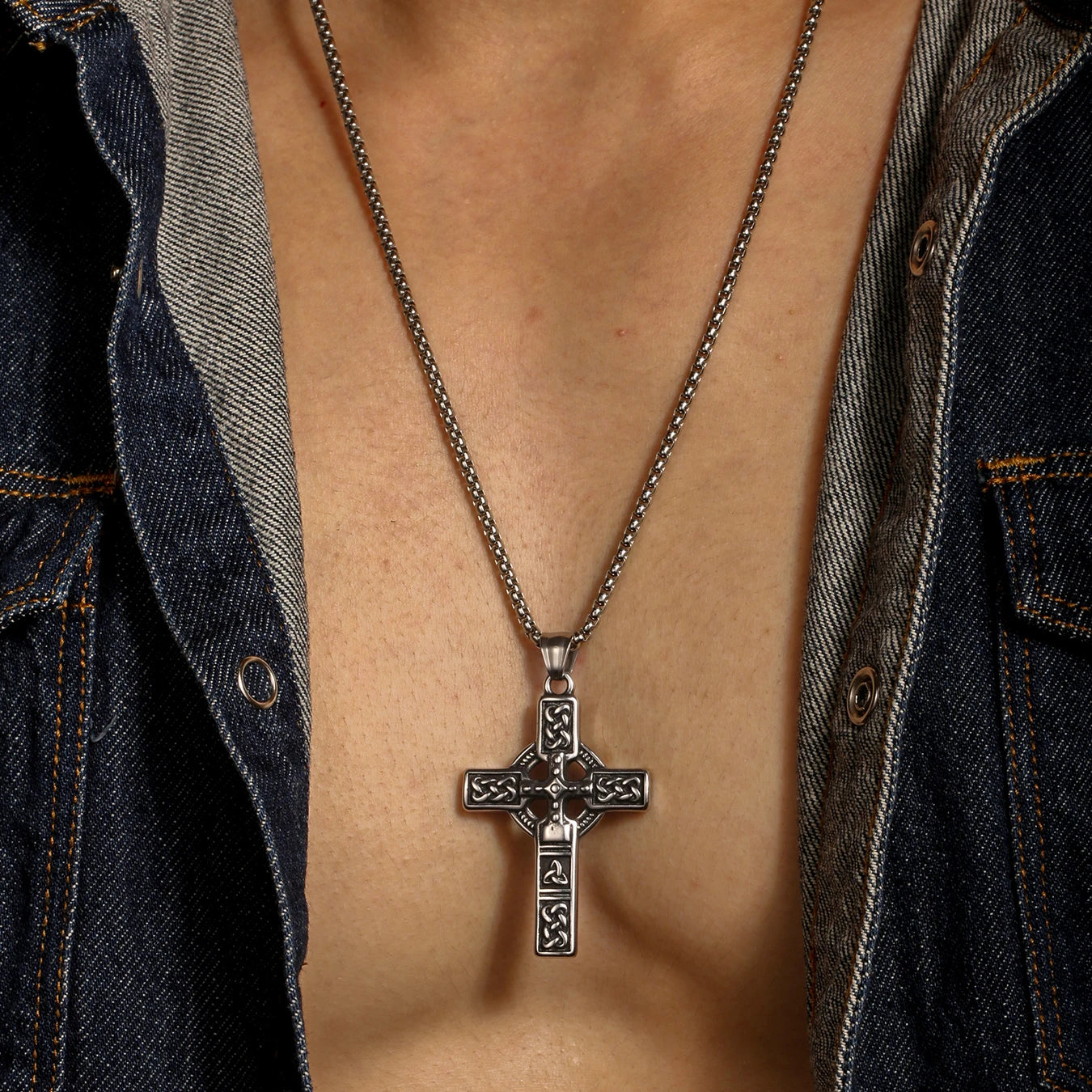 Collier médiéval croix celtique ♂️