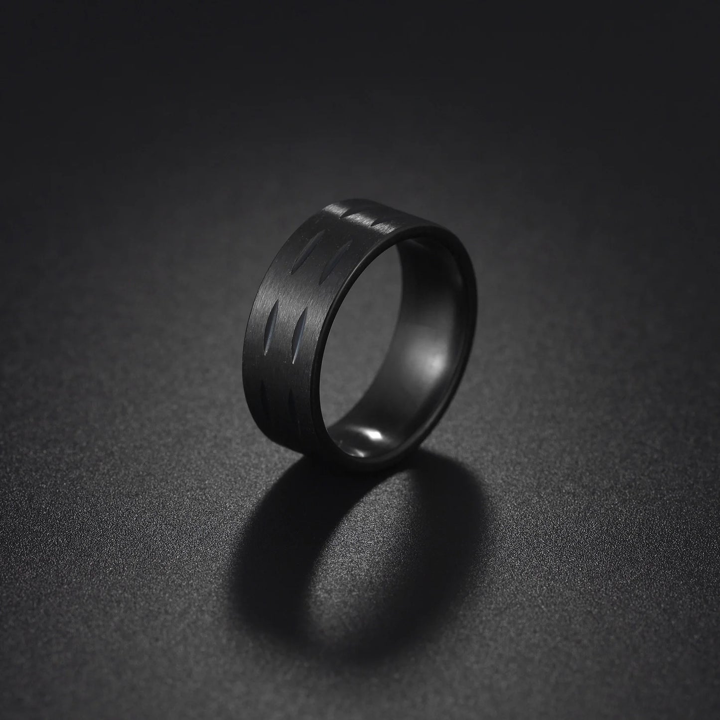 Axis Noir | Bague Tendance Finition Brossée Fashion Sobriété, Force & Élégance Moderne pour homme
